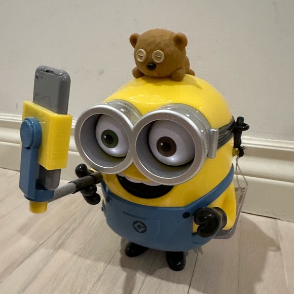 Universal Studios Minion Selfie Bob & Tim Collectible Popcorn Bucket NWT - Picture 6 of 8